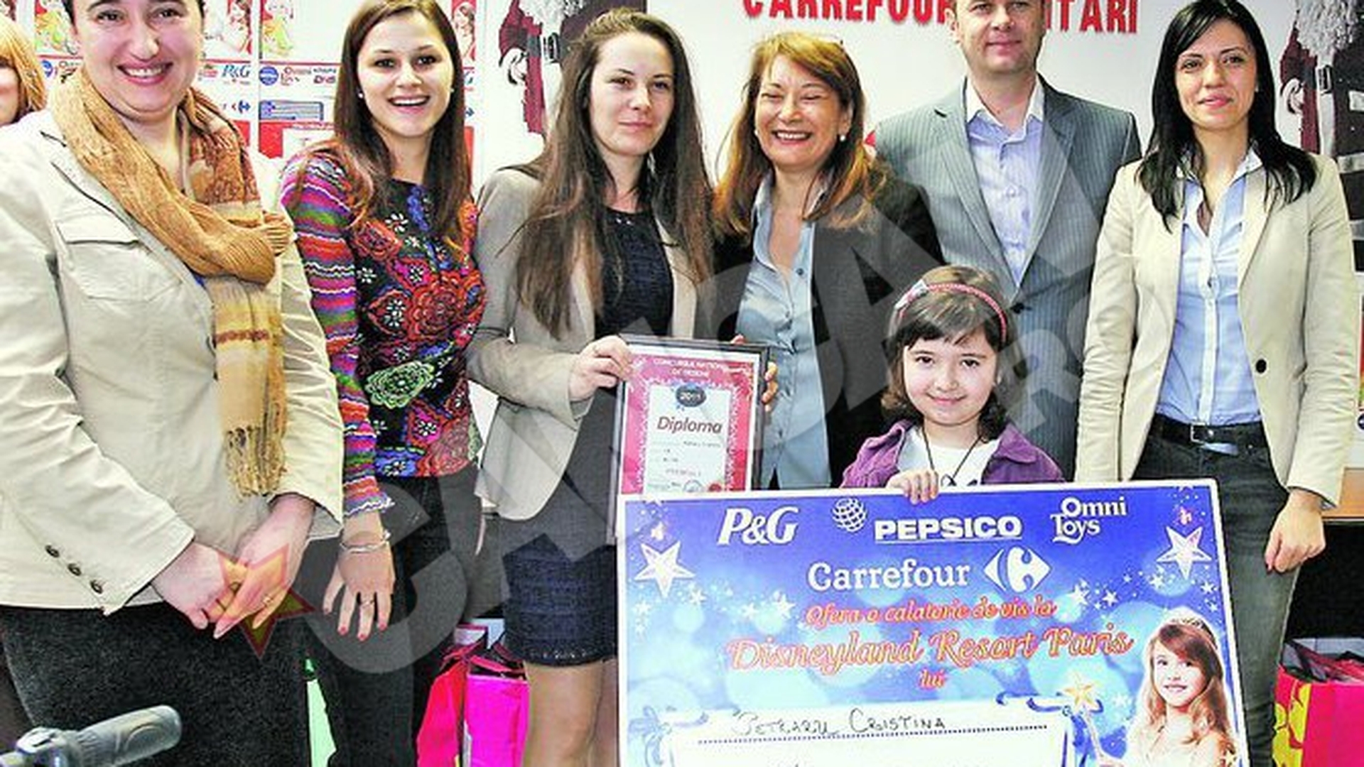 Craciunul a venit mai devreme pentru scolarii talentati! Carrefour ii trimite in excursie la Disneyland