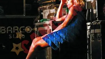 A vomitat in spatele scenei