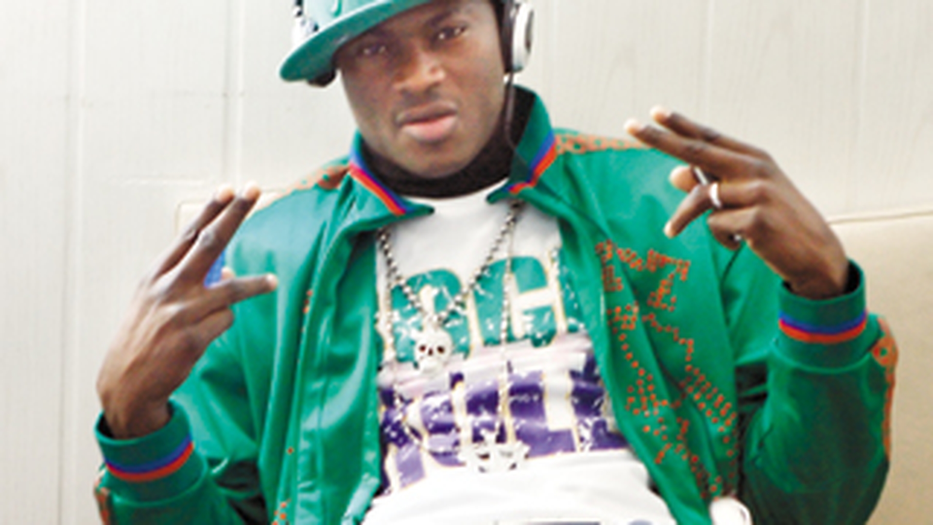 N'Doye s-a distrat pe muzica lui Adrian Minune