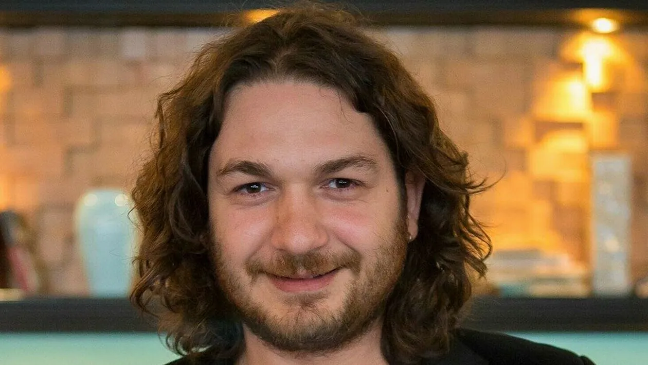 Chef Florin Dumitrescu de nerecunoscut: A scăpat prea mult maşina de tuns