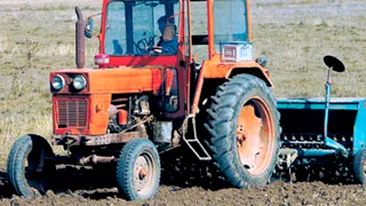 Moarte cumplita pentru un barbat din Salaj! S-a rasturnat tractorul peste el