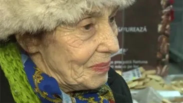 Ce va gasi fiica celei mai batrane mame sub brad! Doua bancnote impaturite cu grija si promisiunea ferma ca va primi ...