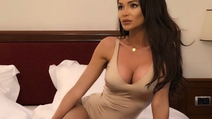 Claudia Stoica pune pe „jar” tot internetul! Cum s-a fotografiat fostul iepuraș Playboy sub duș