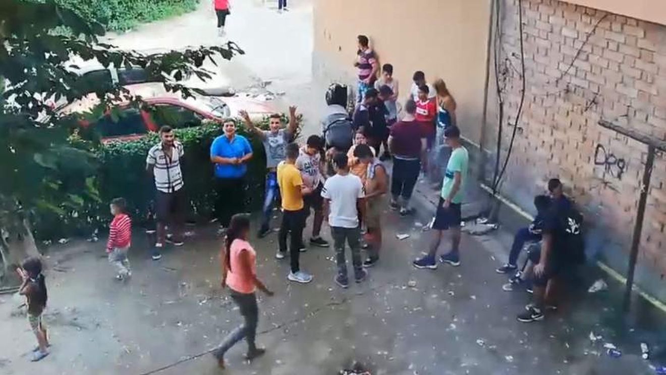 Mesaj ilar postat de un ieșean: "Aseara am deranjat pe cineva ca ascultam manele in blocu p7. Ami cer scuze anca odata. A nascut nevastamea!"