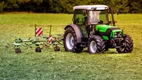 Salariul de tractorist, mai mare decât cel de medic rezident