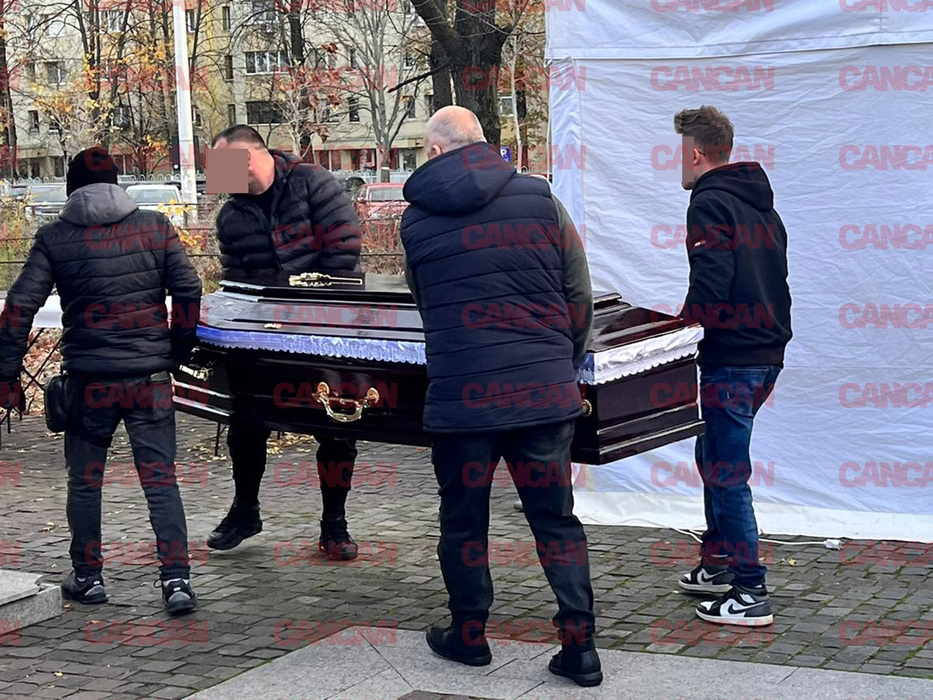 Sfâșietor! Ce scrie pe coroanele funerare aduse de apropiații lui Artan la capela Bisericii Pogorarea Sfântului Duh Titan