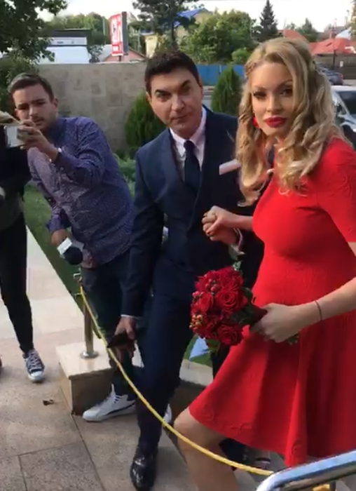 Cristi Borcea și Valentina pelinel au ajuns la Primăria Voluntari.