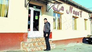Cristi Bobar de la CSM Resita stie ce e respectu'. Si-a botezat carciuma dupa "nasii" Sandu si Borcea