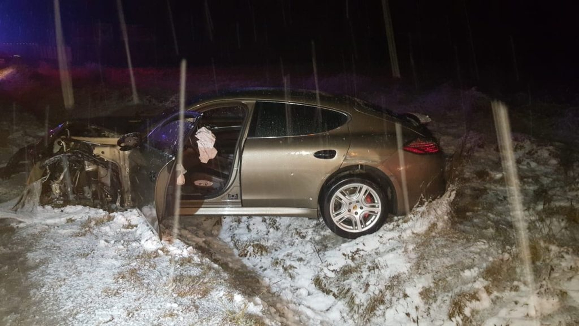 Urmărire ca-n filme pe străzile din Dâmbovița! Cursa nebună s-a încheiat cu un accident