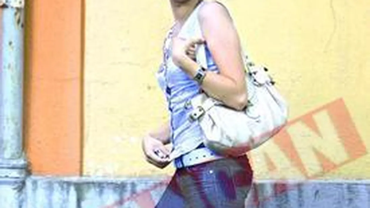 Corina Vasile nu se mai intoarce in tara