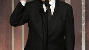 Surpriza serii! Bill Clinton şi-a făcut apariţia la Globurile de Aur şi a înmânat un premiu! Toate celebrităţile au fost în extaz!