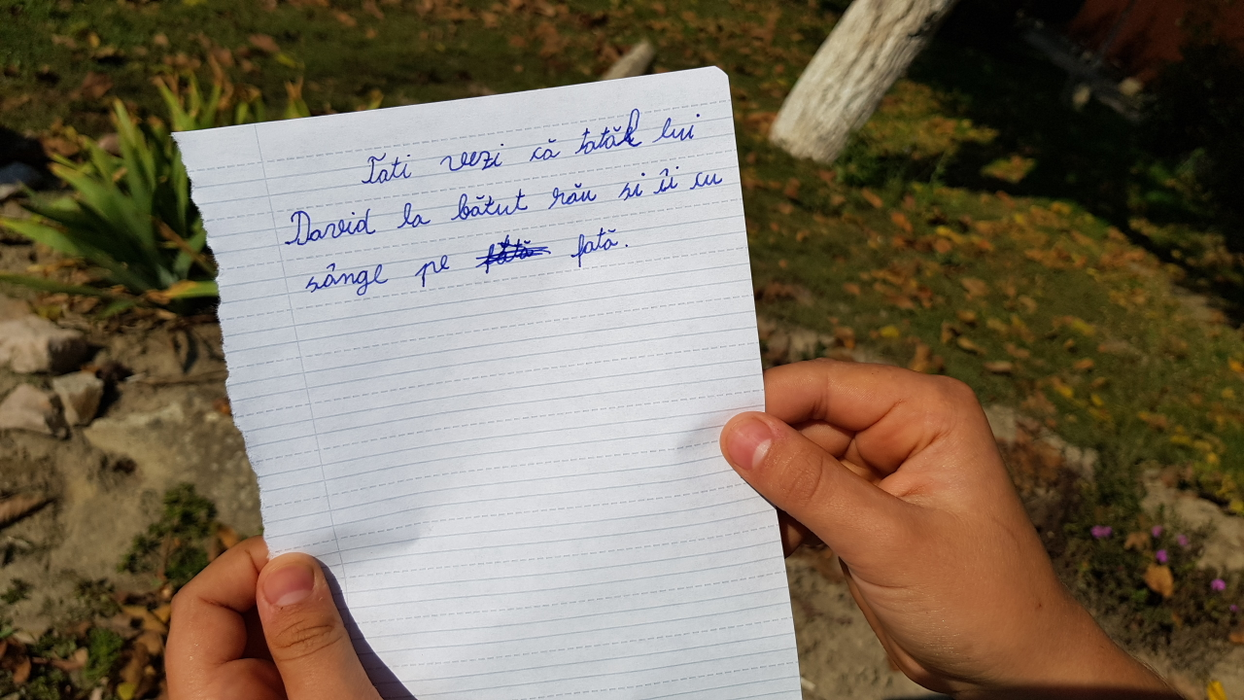 Biletul scris de vecinul copilului
