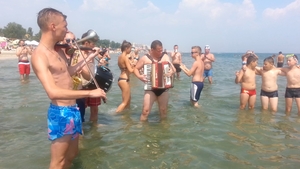 Popularosii astia vor sa intre in Cartea Recordurilor? Cea mai tare hora pe care ati vazut-o!