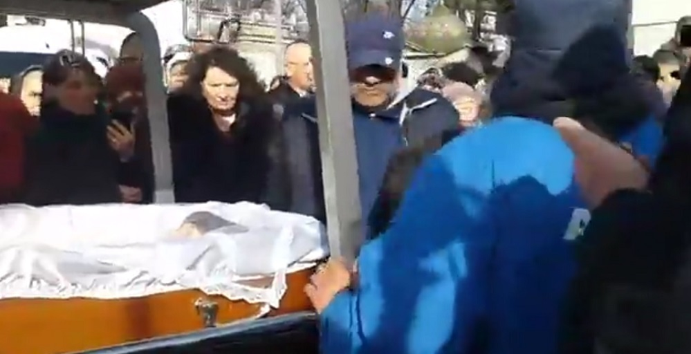 CANCAN.ro a transmis LIVE despărţirea de îndrăgita actriţă. România e în lacrimi. Adio, Cristina Stamate!