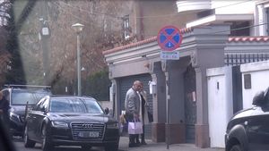 VIDEO EXCLUSIV. Fostul soţ al Elenei Udrea va fi din nou tătic la începutul anului viitor. Imagini exclusive cu burtica de graviduţă. Logodnica lui Dorin Cocoş e însărcinată în 8 luni, iar milionarul… 