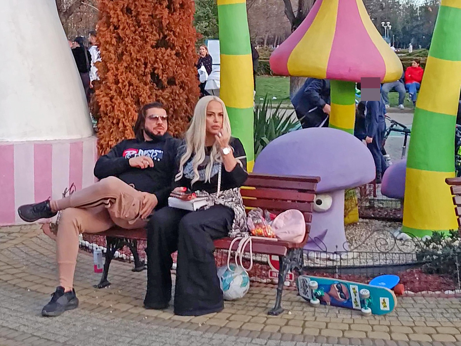 Anda Adam și soțul ei, surprinși în ipostaze cum rar mai vezi, dar… Cine le-a ”tulburat” liniștea