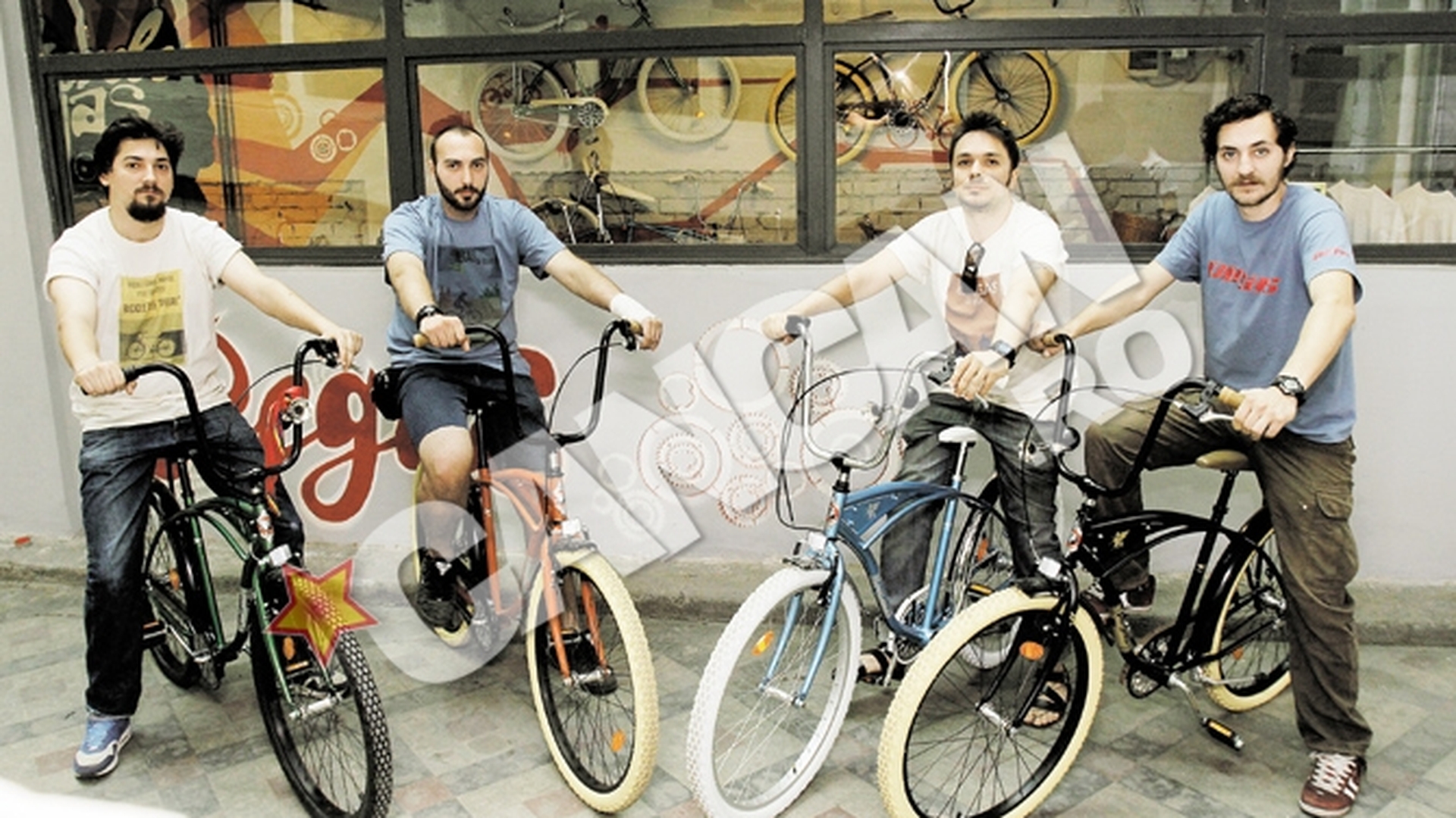 Pegas a renascut din propria cenusa! Bicicleta copilariei comuniste, transformata in bijuterie moderna