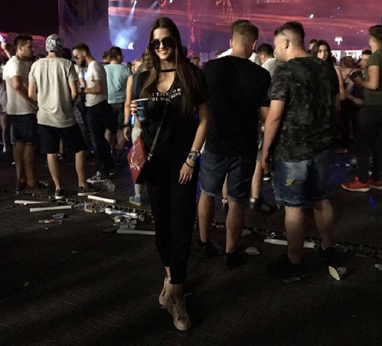 Are 18 ani, dar se iubeşte cu o bombă-sexy mai mare decât el! Primele imagini cu iubita lui Olimpiu Moruţan, jucătorul dorit de Gigi Becali