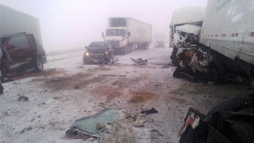 Furtuna de zăpadă din centrul şi nordul SUA a provocat un mort şi sute de zboruri anulate
