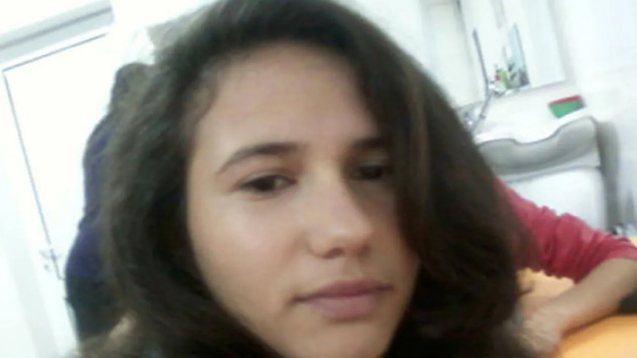 Eleva violata a fugit din sat de rusine! A fost concediata pentru ca baietii isi bateau joc de ea! S-a mutat singura in...