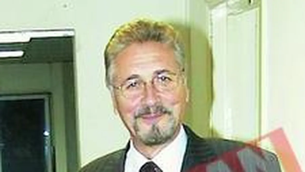 Emil Constantinescu: Retelele SRI si SIE au trecut de la PSD la PD