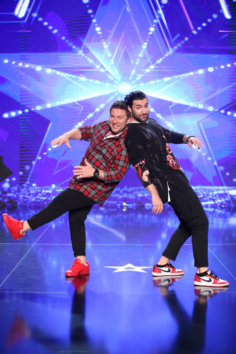 SMILEY îl învaţă pe PAVEL BARTOŞ să danseze breakdance! Mişcările speciale făcute de cei doi