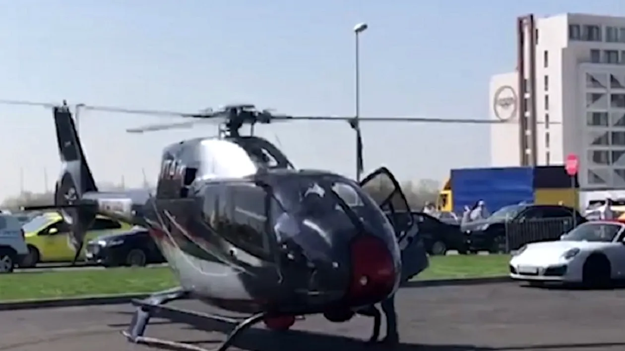Noi imagini cu elicopterul din Mamaia: zboară foarte jos și mai mulți oameni sunt aproape de a fi loviți de panourile căzute