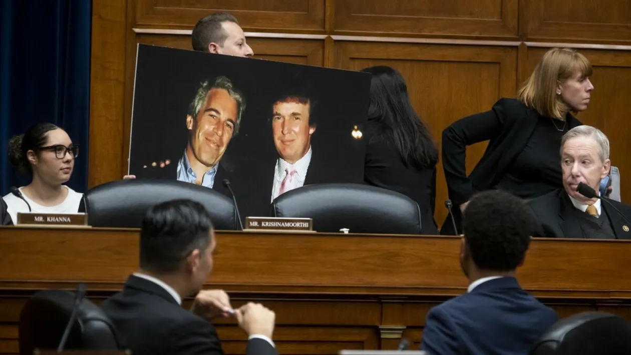 Lista clienților lui Epstein, publicată cu nume și prenume. Donald Trump și Prințul Andrew sunt pe ea