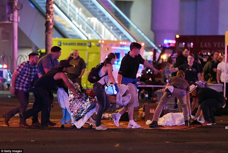 Masacru în Las Vegas! 50 de morţi şi peste 200 de răniţi!