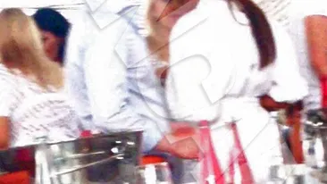 Cel mai nou cuplu din Romania, dragoste mare la… mare! Au petrecut pana in zori, iar in lift s-au…