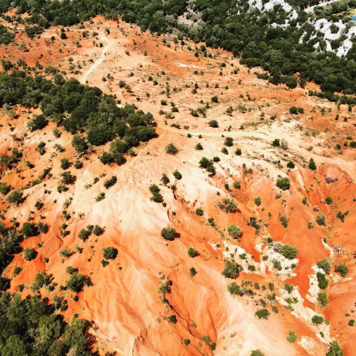 Paradisul secret din Grecia în care peisajele par desprinse de pe planeta Marte. Galerie Foto