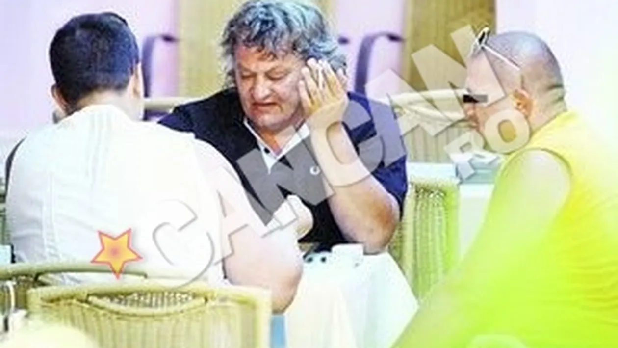 Lupu se distreaza ca in tabara