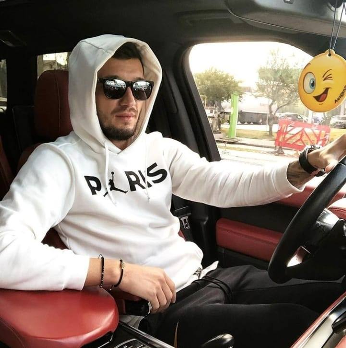 Fostul fotbalist comunică cu micuțul Zian prin telefon / (Sursa: Facebook)