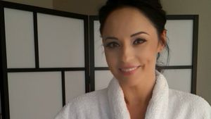 Zâmbetul i-a reapărut pe faţă! ANDREEA MARIN, în compania unui bărbat misterios