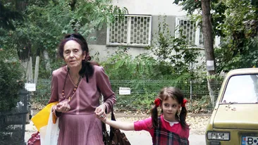 Adriana Iliescu şi-a scăpat fiica de sub control! Uite ce mesaje postează pe Facebook şi cum plănuieşte să chiulească de la şcoală