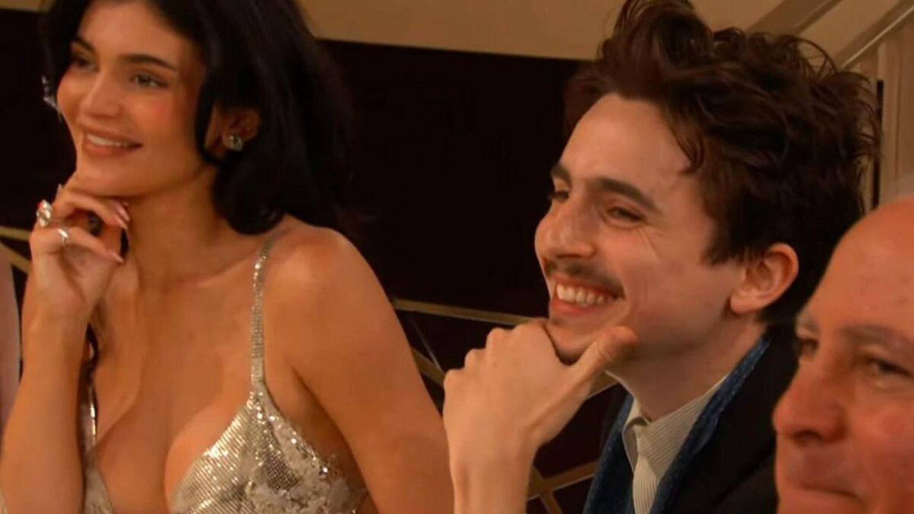 Toate diamantele, pentru Kylie și Timothée: Marele premiu și ținuta de 100 de carate de la Globurile de Aur 2026