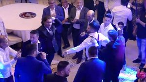 După Florin Salam, un alt manelist a fost bătut cu bestialitate într-un restaurant! "M-a luat de gât și..."