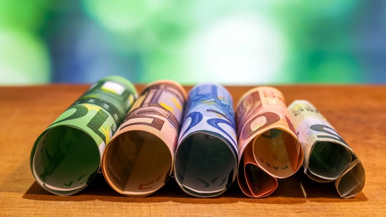 Cât au pierdut românii care au avut banii la bancă în 2025. A fost unul dintre cei mai nefericiți ani