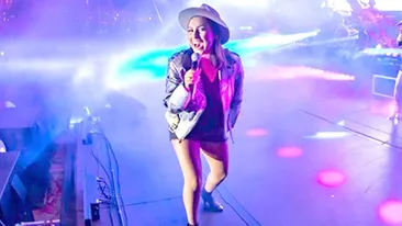 Andra Măruță, concert erotic la Drobeta-Turnu Severin. Cei din primul rând au văzut TOT