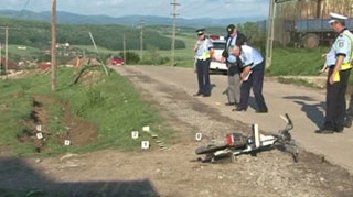Un motociclist de 15 ani a intrat in plin intr-un copil de 5 ani!