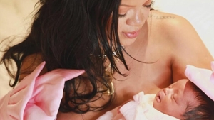 Rihanna a devenit mamă pentru a treia oară! A născut o fetiță, pentru care a ales un nume special. Prima imagine cu micuța!