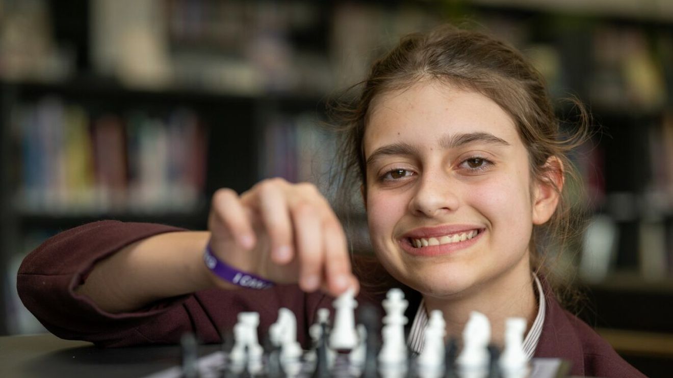 Ea e Sofia, fetița care are un IQ mai mare decât Einstein! Are doar 13 ani