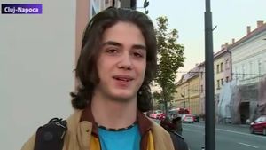 TUDOR, elevul dat afară din şcoală pentru că avea părul prea lung, a venit în DIRECT să-şi spună punctul de vedere!