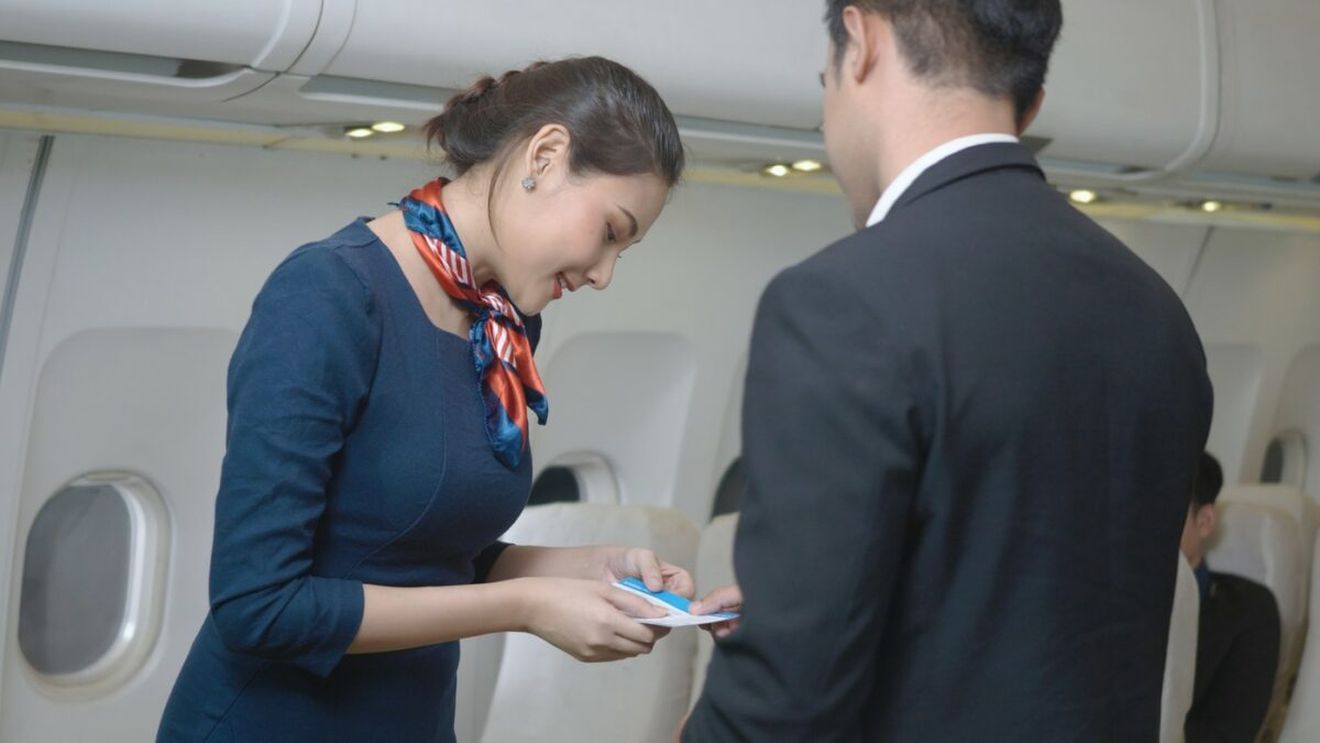 Cum a reușit un american să zboare gratuit cu avionul de zeci de ori, la 35 de ani. Poliția a fost și ea uimită