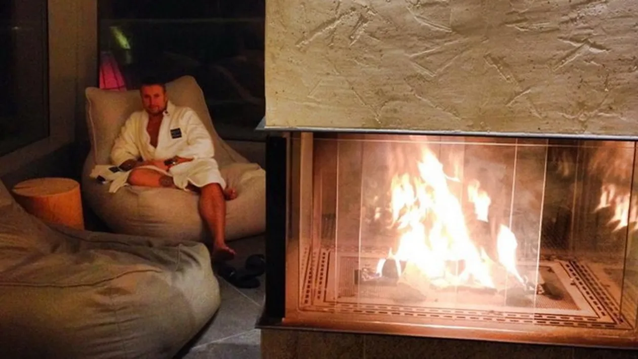 A dat-o uitarii definitiv pe Anda Adam! Craciun romantic pentru Bote, departe de tara, cu o pustoiaca frumusica-foc! Vezi dovada