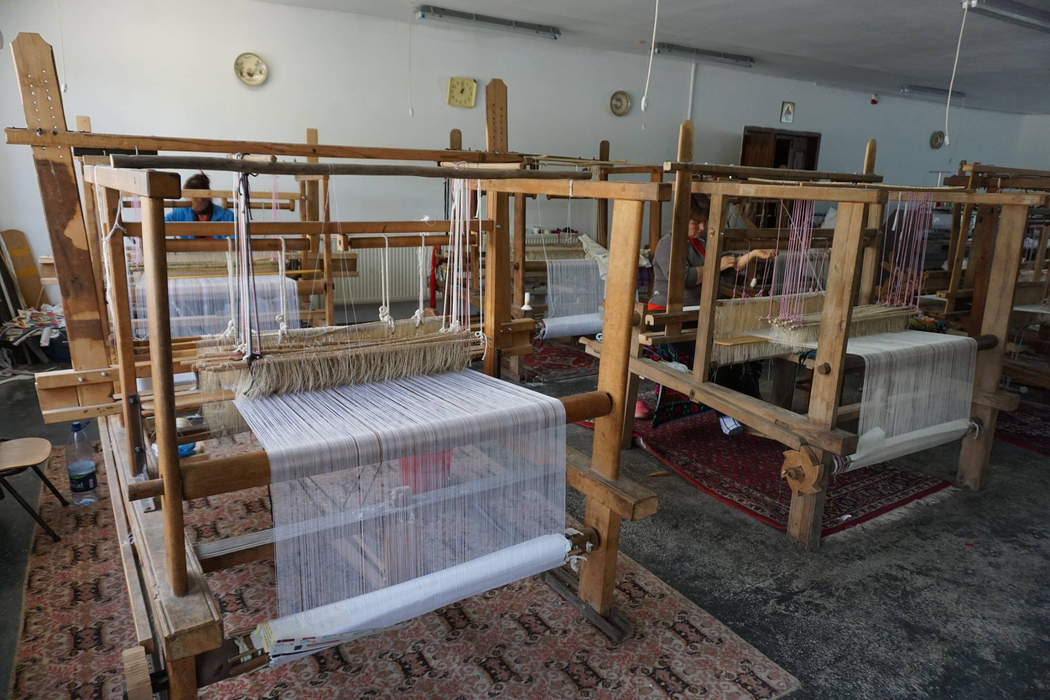 Borangicul este țesut la războaie manuale