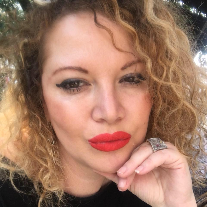 După ce a fugit de acasă, Oana Lis s-a afișat cu un bărbat misterios: ”Ce repede l-ai agățat”