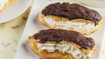 Rețeta clasică de eclere, cele cu cremă de vanilie și glazură de ciocolată