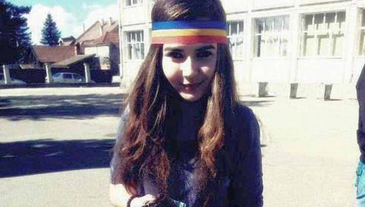 Ce s-a ales de Sabina, ”fetița cu bentiță tricoloră” care i-a făcut pe români să iasă în stradă
