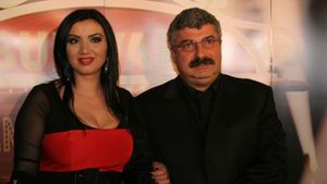 Bahmu şi Prigoană, faţă în faţă după 3 luni. Policianul a venit să divorţeze cu zâmbetul pe buze!